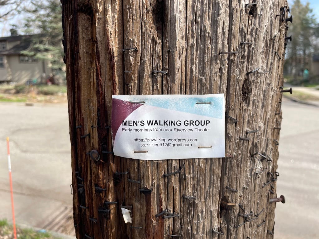 🚶‍♂️Strolling with the lightpole-famous "Men's Walking Group"