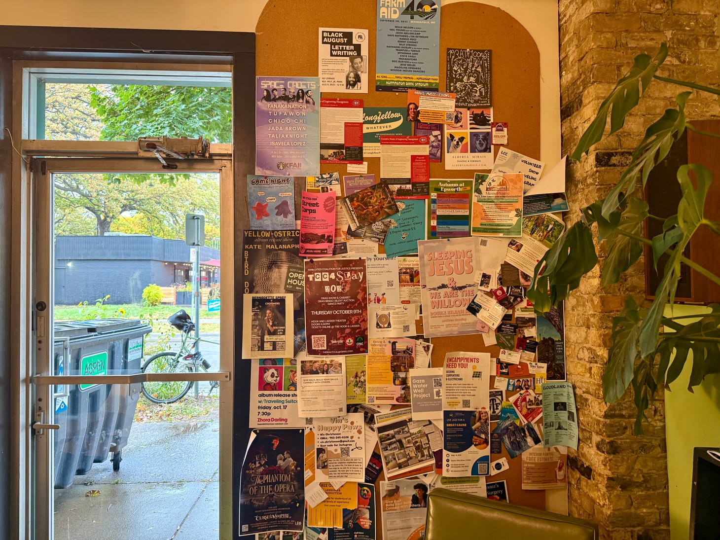 📌 Bulletin boards of Longfellow