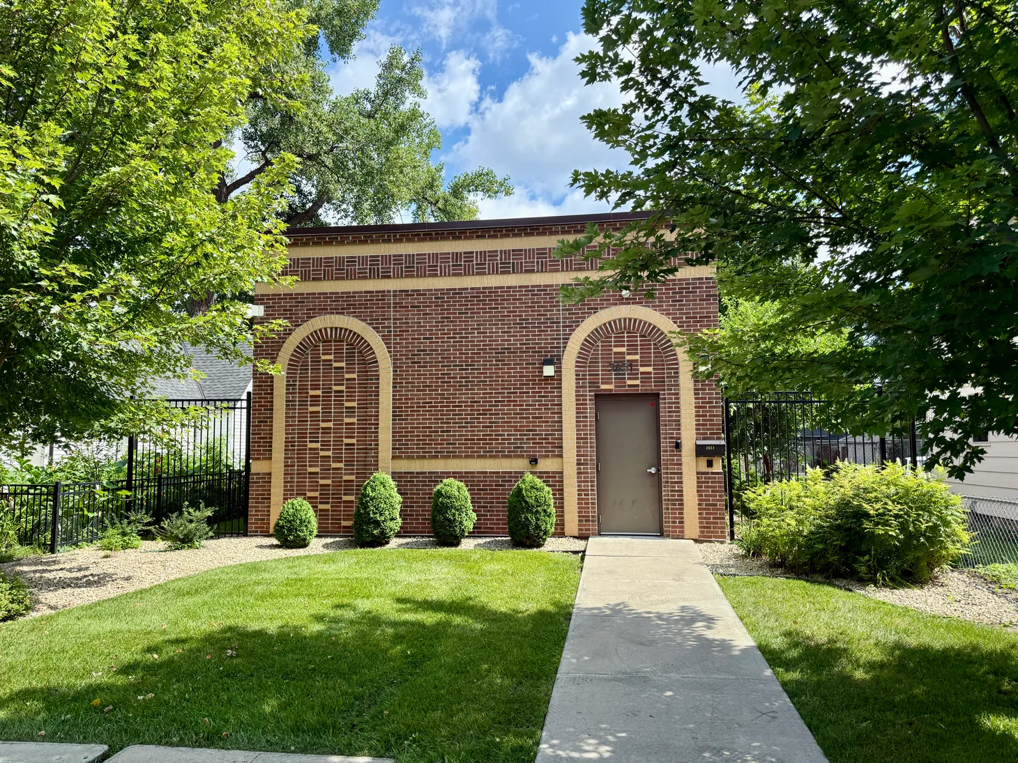 🛜 USI's being acquired. Let’s visit its oddly handsome utility building.