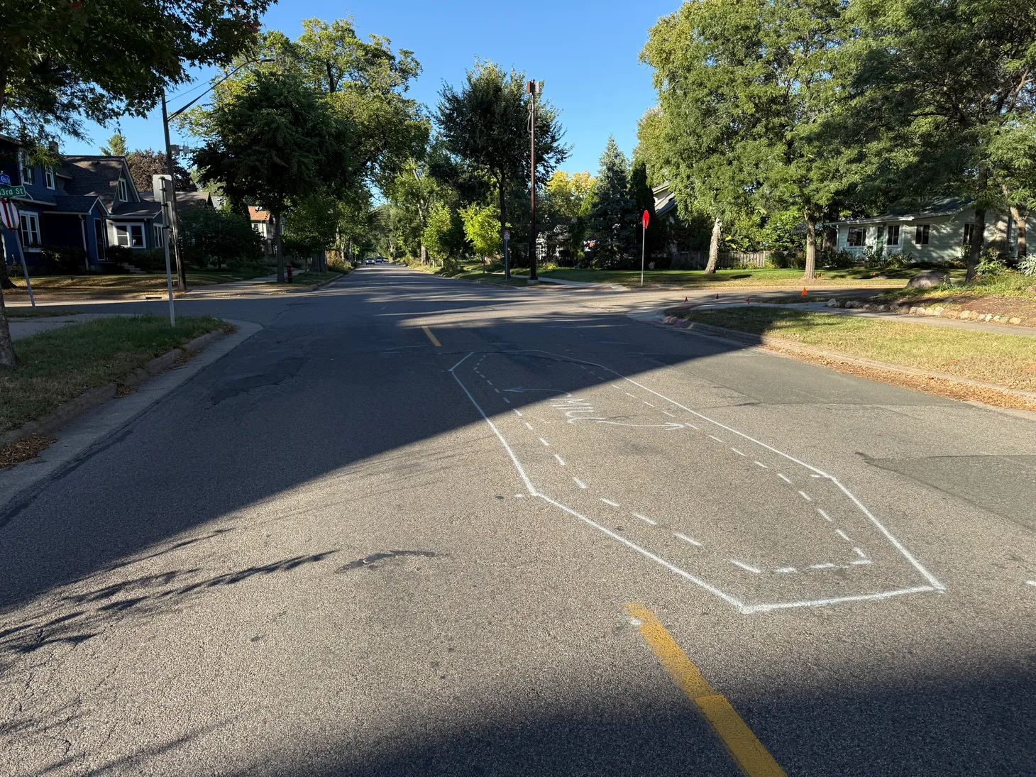 ⛔ Four traffic-slowing medians coming to previously excluded roads