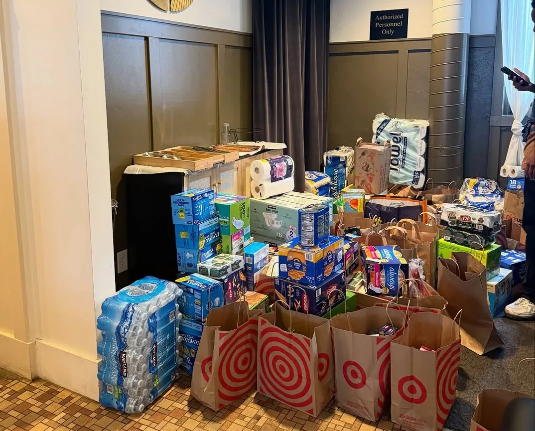 🤝 Neighborhood support swells in response to ICE activity